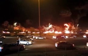 بالفيديو.. حريق ضخم ينشب في ناقلة مواد بترولية بالسعودية