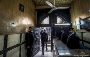إقرار أمني بخطورة حرمان السجون المصرية من لقاح كورونا
