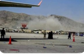 شاهد..عشرات القتلى والجرحى بانفجار مطار كابول
