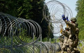 بولندا تسيّج حدودها مع بيلاروس بالأسلاك الشائكة 