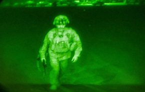 هاشتاغ.. آخر جندي أميركي يغادر أفغانستان + فيديو