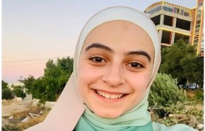 طالبة أردنية تقاوم الاحتلال الاسرائيلي على طريقتها