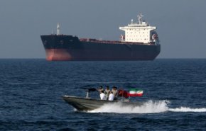 وزیر اسبق لبنان: نفتکش ایرانی محاصره آمریکایی را شکست  