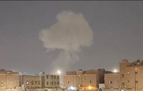 تصاویری از اصابت موشک به شهر دمام عربستان/ هدف قرار گرفتن تاسیسات نفتی عربستان با موشک های یمنی