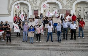 تظاهرات تونسی‌ها در اعتراض به سفر هیأت آمریکایی