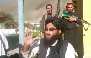 لحظه برافراشتن پرچم طالبان در پنجشیر+ویدیو