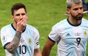 مفاجأة.. لاعبو منتخب الأرجنتين يغادرون أرض الملعب خلال مواجهة البرازيل
