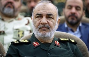 قائد الحرس الثوري: اللواء فيروزآبادي ادى دورا بارزا في تطوير قدرات البلاد الدفاعية