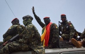 زعيم الانقلابيين في غينيا يتعهّد بتشكيل حكومة وحدة وطنية

