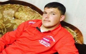 أسير فلسطيني يرد على القمع الاسرائيلي في السجن بهذه الطريقة