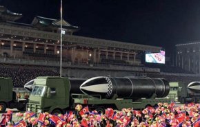 یونهاپ: کره شمالی،‌ شبانه رژه نظامی بزرگی اجرا کرد
