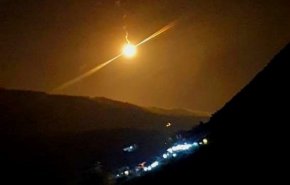 قوات الاحتلال تطلق قنابل مضيئة قرب منطقة رأس الناقورة في جنوب لبنان
