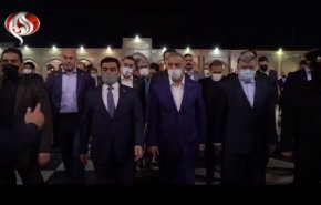 ویدئویی از حضور نخست وزیر عراق در حرم امام رضا (ع) 