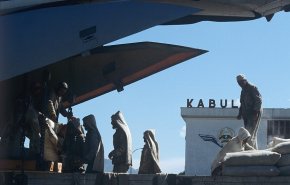 هبوط أول طائرة تجارية في مطار كابل بعد الانسحاب الأمريكي