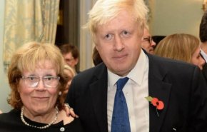 رئيس وزراء بريطانيا يفقد 'السلطة العليا' في عائلة جونسون
