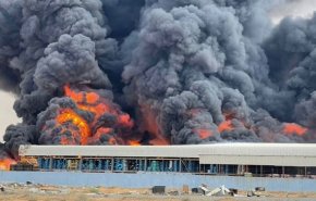 وقوع یک آتش‌سوزی بزرگ در مجاورت سواحل شمالی امارات
