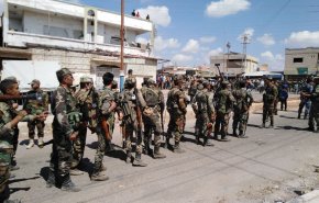 بالصور.. انتشار قوات الجيش السوري ببلدة المزيريب