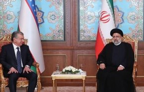 الرئيس الايراني يلتقي نظيره الاوزبكي في دوشنبة
