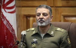 القائد العام للجيش الايراني: الجيش دافع عن الثورة الاسلامية منذ الايام الاولى لانتصارها