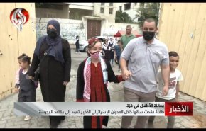 شاهد.. طفلة فلسطينية تعود الى اهلها بعد رحلة علاج اصابتها في الحرب الاخيرة