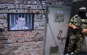 والدة الجندي الصهيوني الاسير هدار غولدين: الحكومة تخدعنا

