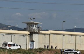 محكمة اسرائيلية تمدد حبس اربعة من أسرى نفق الحرية