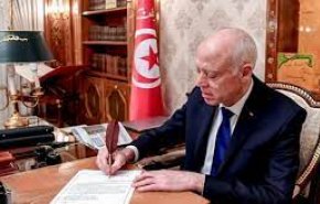 شاهد.. رفض سياسي واسع لقرارات الرئيس التونسي الجديدة