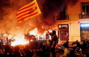ايطاليا تشهد اشتباكات عنيفة مع الشرطة نتيجة اعتقال رئيس كتالونيا السابق