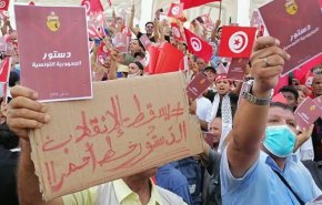 الآلاف في تونس يحتجون على قرارات الرئيس سعيّد