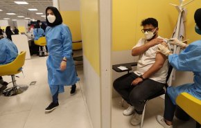الهلال الاحمر الايراني: سيكتمل التطعيم بلقاح كورونا في البلاد في غضون 3 أشهر
