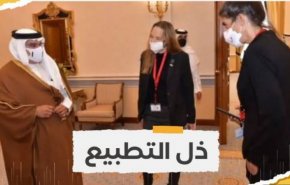 مشاور لاپید اینگونه ولی عهد بحرین را تحقیر کرد + عکس