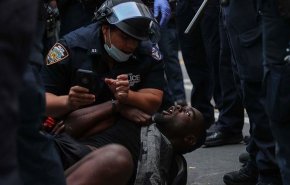 افسر سیاهپوست آمریکایی در پی افشای خشونت پلیس تهدید به برکناری شد