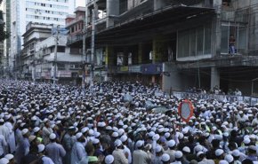 دومین روز تظاهرات هزاران مسلمان بنگلادش؛ برخورد پلیس با باتوم و گاز اشک آور