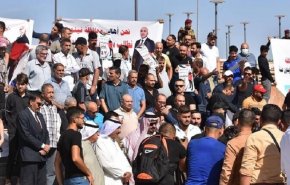 العراق.. متظاهرون رافضون لنتائج الانتخابات يقطعون عددا من الطرقات

