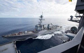 الصين تندد بإبحار مدمرة أمريكية وفرقاطة كندية عبر مضيق تايوان