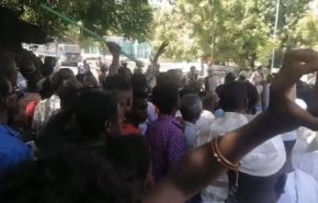 تظاهرات در سودان؛ حمله پلیس برای جلوگیری از ورود تحصن کنندگان به کاخ نخست وزیری