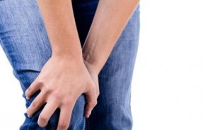 منها التغذية الصحية… نصائح للوقاية من ألم الركبة
