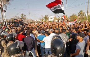 رفضا لنتائج الانتخابات.. متظاهرون عراقيون يواصلون الاعتصام أمام المنطقة الخضراء