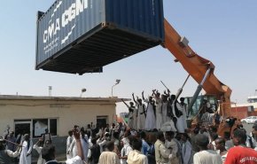 شاهد.. استمرار اغلاق ميناء بورتسودان شرق السودان من قبل المحتجون 