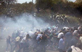 إصابتان بقمع الاحتلال مسيرة للمطالبة باستعادة جثامين الشهداء