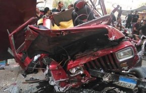شاهد.. حادث مروع بعد سقوط سيارة على رؤوس المواطنين بمصر