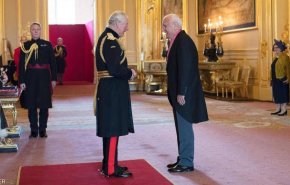 الامير تشارلز يقلّد عراقيا أعلى وسام في بريطانيا