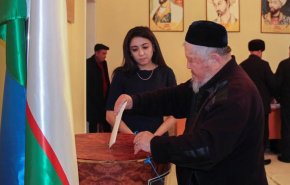 ناخبو أوزبكستان يدلون باصواتهم في انتخابات رئاسية اليوم الأحد
