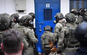 نادي الأسير الفلسطيني: قوات القمع تقتحم سجن 