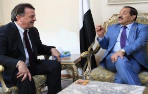 وزير الخارجية اليمني يلتقي منسق الأمم المتحدة للشؤون الإنسانية في اليمن