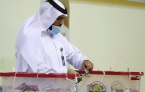 انتخاب رئيس أول مجلس شورى منتخب في تاريخ قطر (صورة)