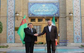ايران وتركمنستان توقعان على أكثر من مئة اتفاقية ووثيقة تعاون