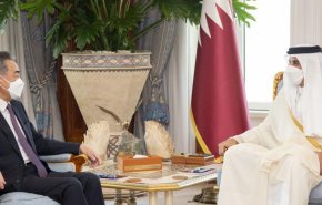 امير قطر يلتقي وزير خارجية الصين ويناقشان تطوير العلاقات