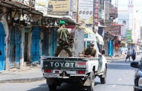 اشتباكات عنيفة بمختلف أنواع الأسلحة في عدن
