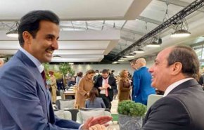 شاهد... لقاء فريد يجمع السيسي مع أمير قطر في غلاسكو باسكتلندا